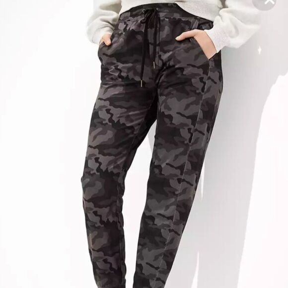 American Eagle Pantalon Camo Print Joggers - Picture 1 of 8